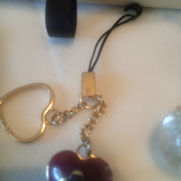 3 Louis Vuitton Bundle 3 key charms - Picture 9 of 12